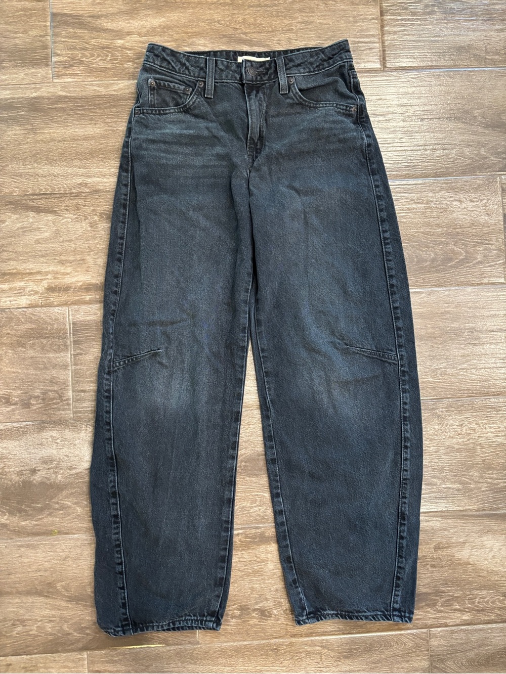 Women’s Levi’s Baggy Dad Barrel Jean size 28 Black Distressed Jeans Casual